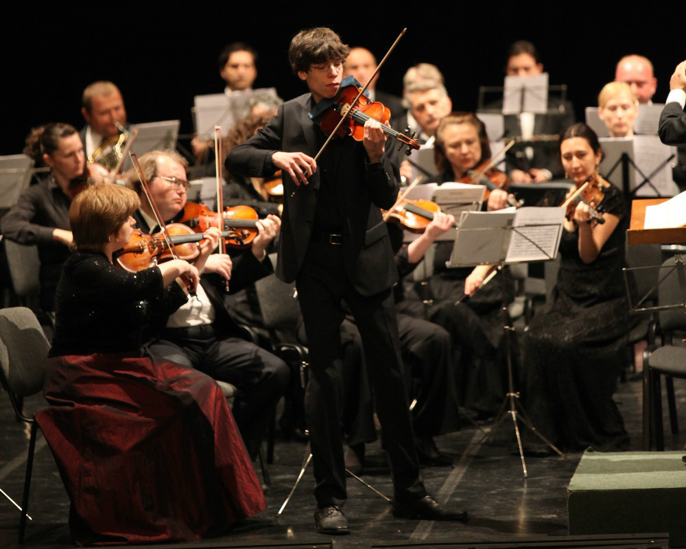 Simon Wiener (violin, Switzerland) and the State Hermitage Orchestra